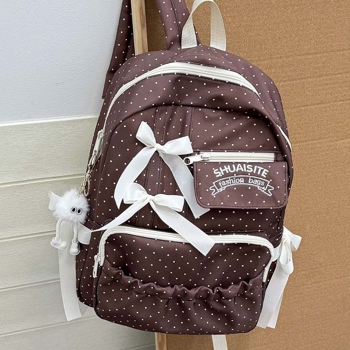 Verspielt gepunkteter Rucksack