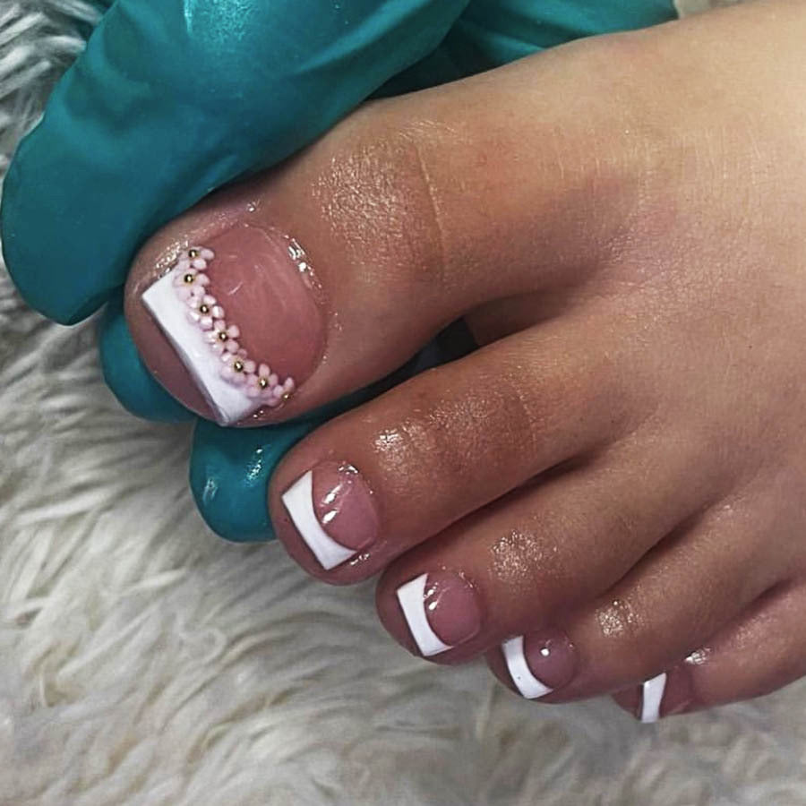 Fußnagelkunstset mit elegantem French Design und Glamourösen Strassakzenten Karnz