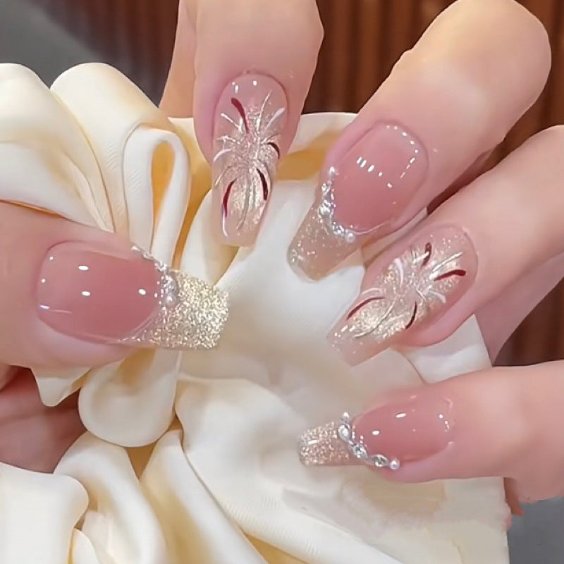 Elegantes Press-On-Nageldesign mit Strassakzenten Karnz