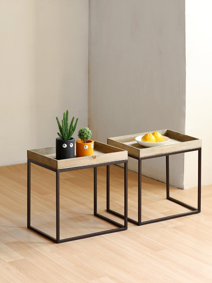 Moderner Beistelltisch mit Holztablett Karnz