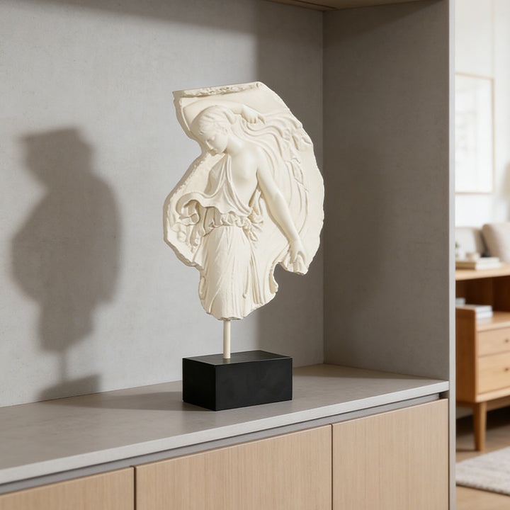 Elegante Reliefskulptur