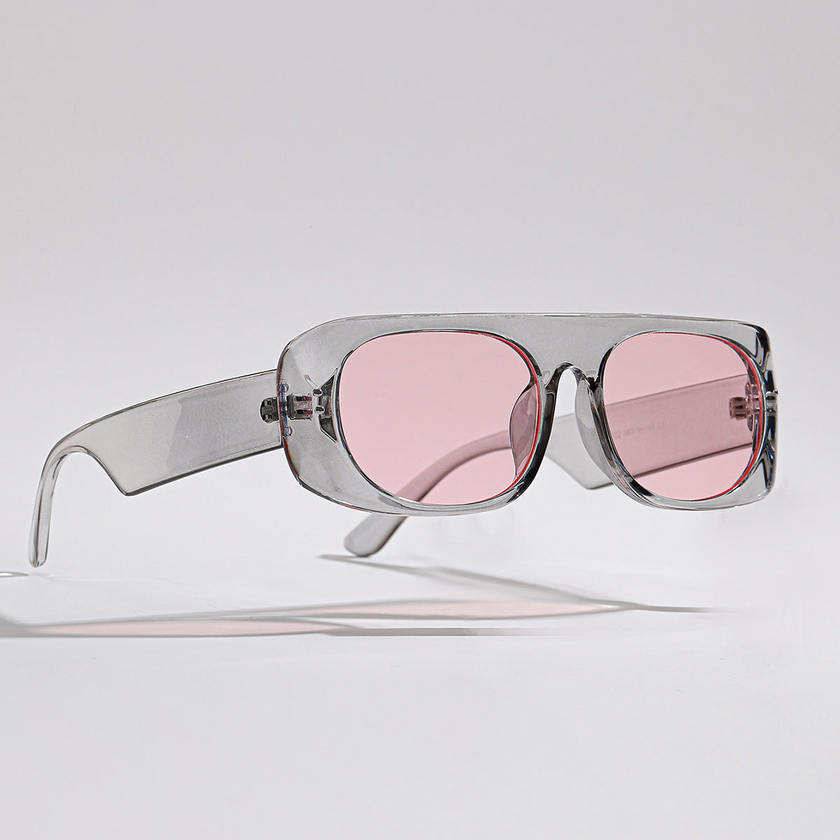 Damen trendige Sonnenbrille im modernen futuristischen Design Karnz