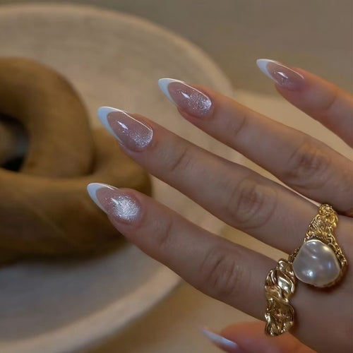 Elegante Stiletto-Nagelverlängerungen