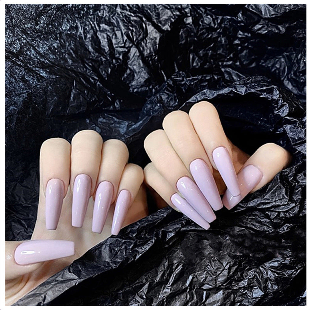 Kunstnagelset mit eleganten langen Spitzen und Hochglanz-Finish Karnz