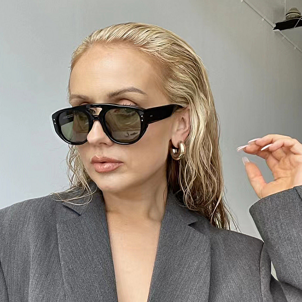 Damen oversized Sonnenbrille mit modernem, strukturiertem Rahmen Karnz