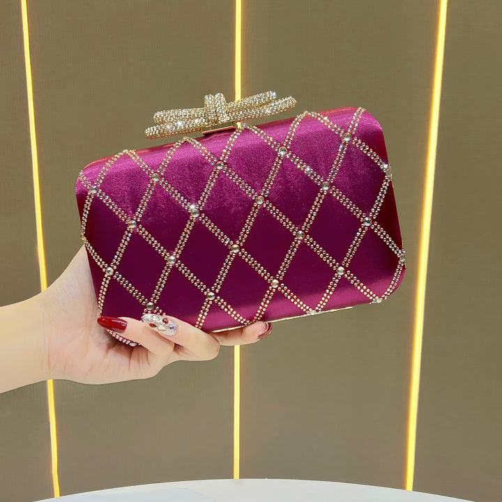 Dekorative mit Strass besetzte Abend-Clutch