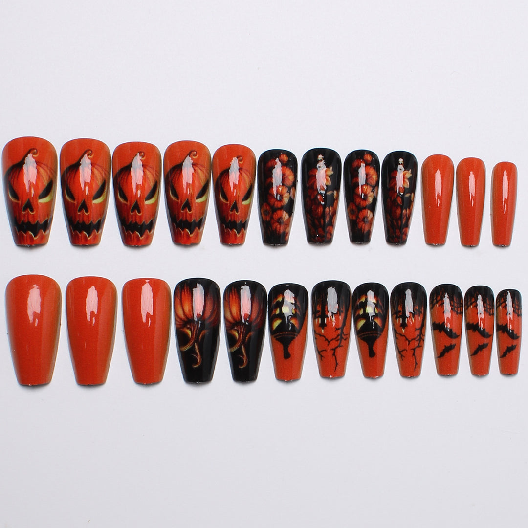 Kreatives Kunstnagelset mit Halloween-Motiv und leuchtendem Design Karnz
