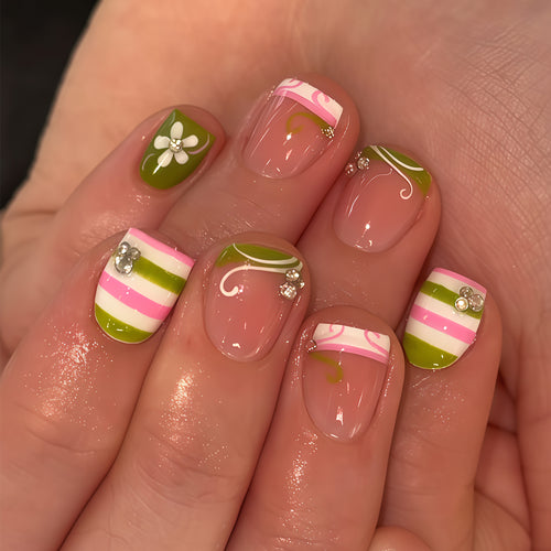 Dekorative Press-On Nagelkunst Tipps Karnz