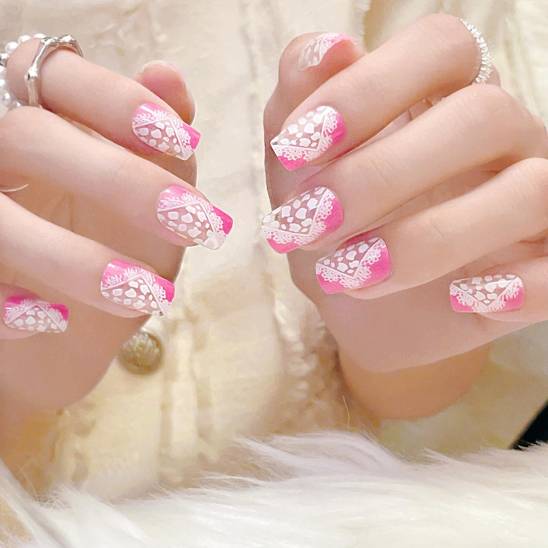 Dekorativer Herz Press-On Nagelset