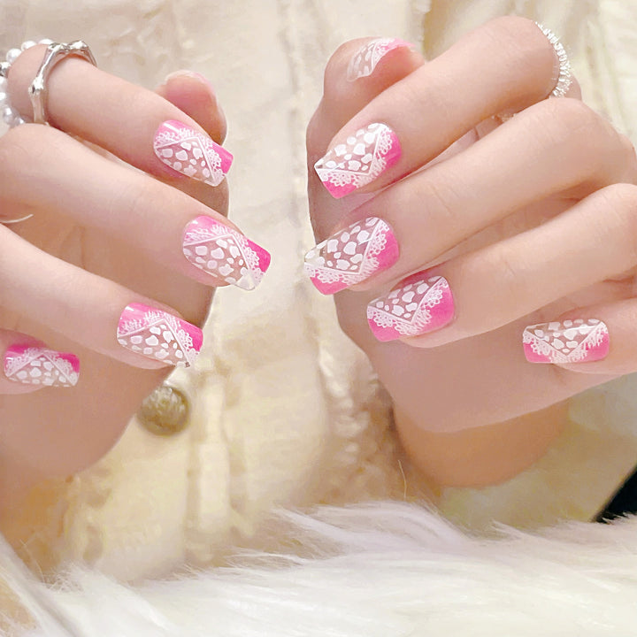 Dekorativer Herz Press-On Nagelset