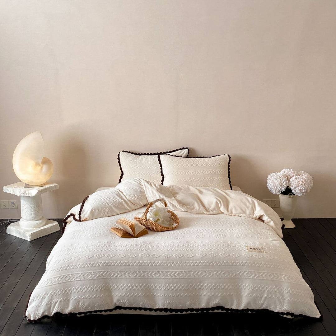 Texturiertes Jacquard-Baumwoll-Bettbezug-Set mit Pom-Pom-Skallopkante