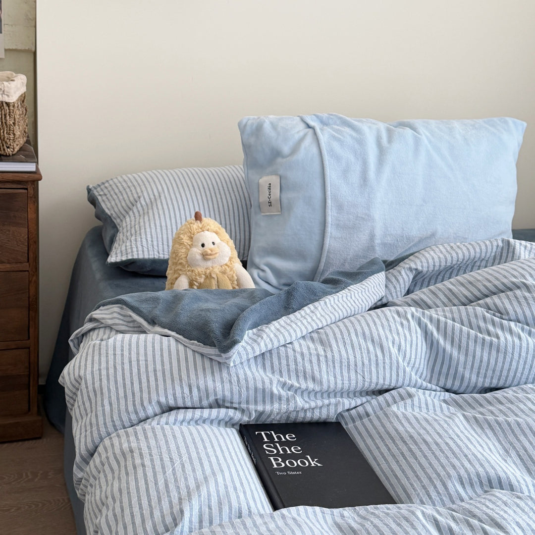 Elegantes gestreiftes Bettüberwurf-Set