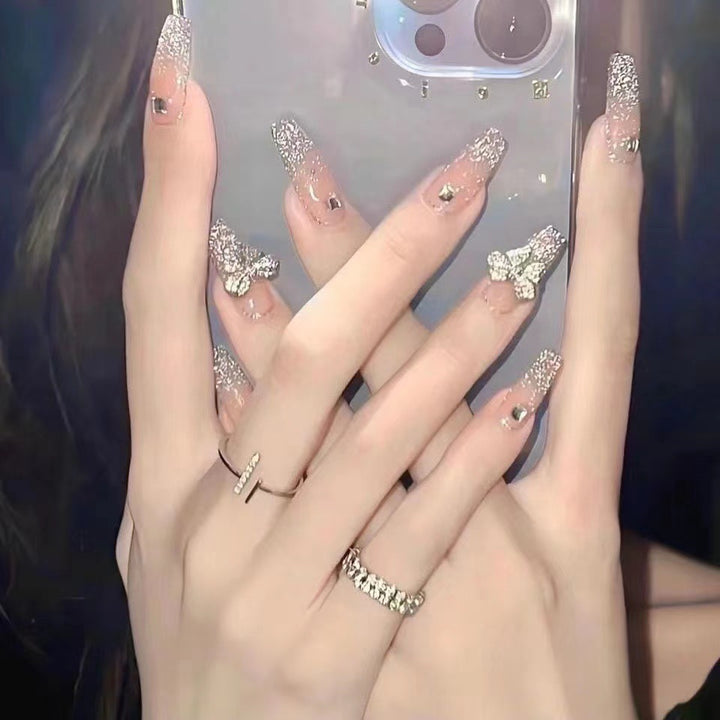 Glamouröse Herz-Nagelspitzen Karnz