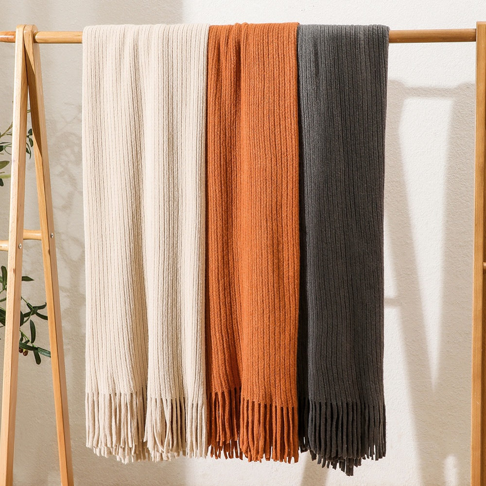 Gemütliche gestrickte Wurfdecke