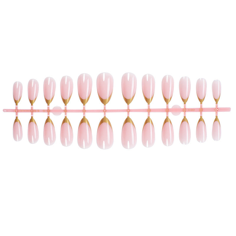 Elegante Press-On-Nagelset mit goldbeschichtetem Design Karnz