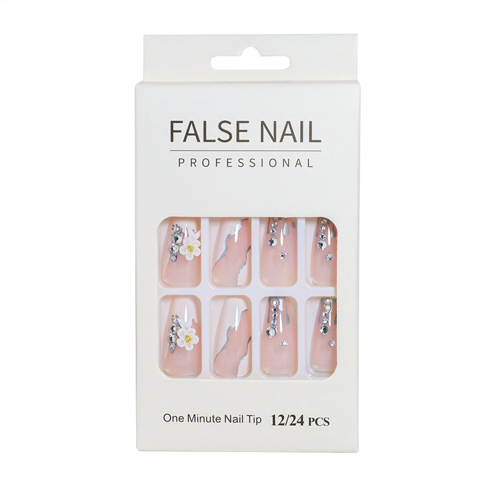 Dekorativer Press-On-Nagelset mit 3D-Akzenten Karnz