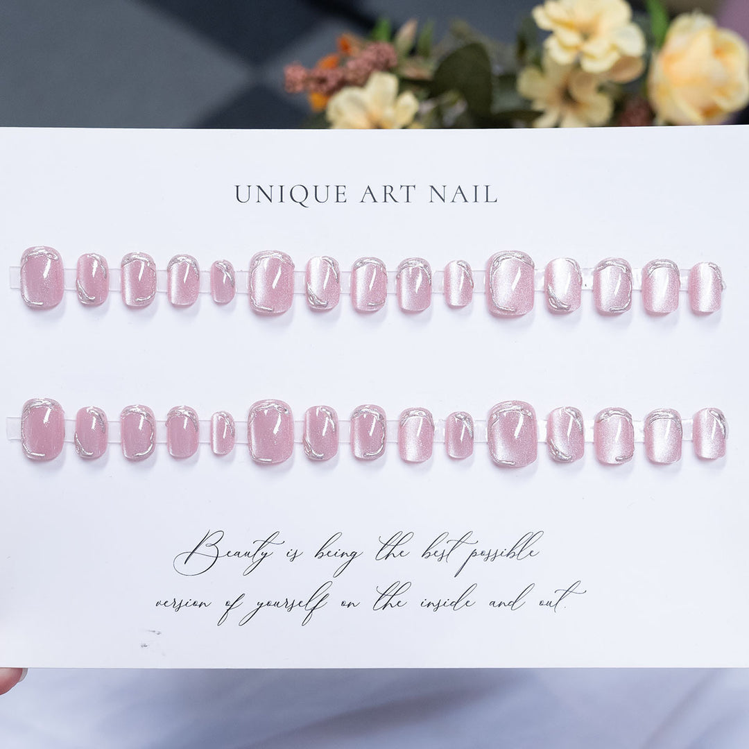 Dekorativer Press-On-Nagelset mit einzigartigen Kunstdesigns