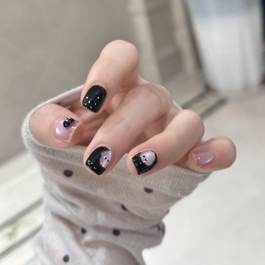 Kunstnägel mit Modernen Geometrischen Designs Karnz