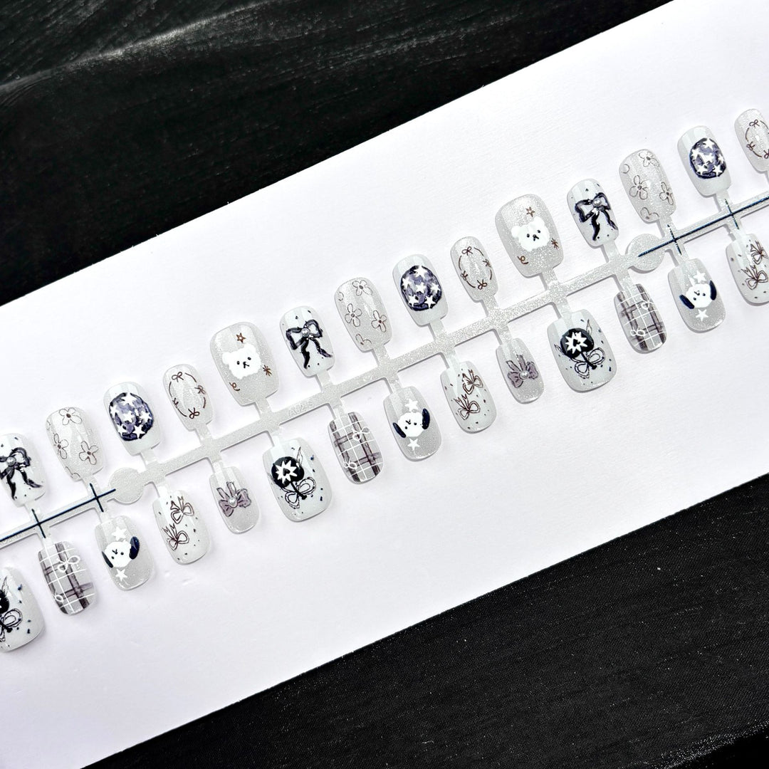 Niedliches Charakter-Design Press-On Nagelkunst Set