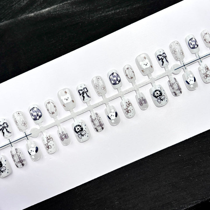 Niedliches Charakter-Design Press-On Nagelkunst Set