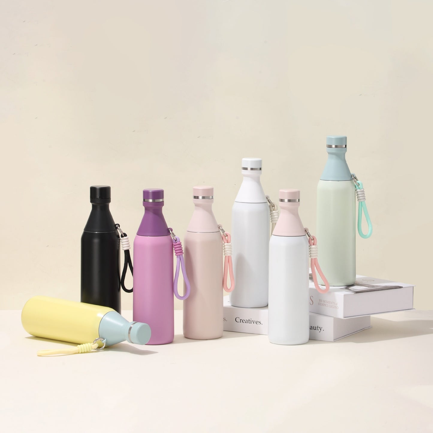 Damen isolierte Wasserflasche mit praktischem Trageband Karnz