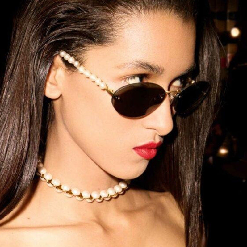 Damen stilvolle ovale Sonnenbrille mit eleganten Verzierungen Karnz