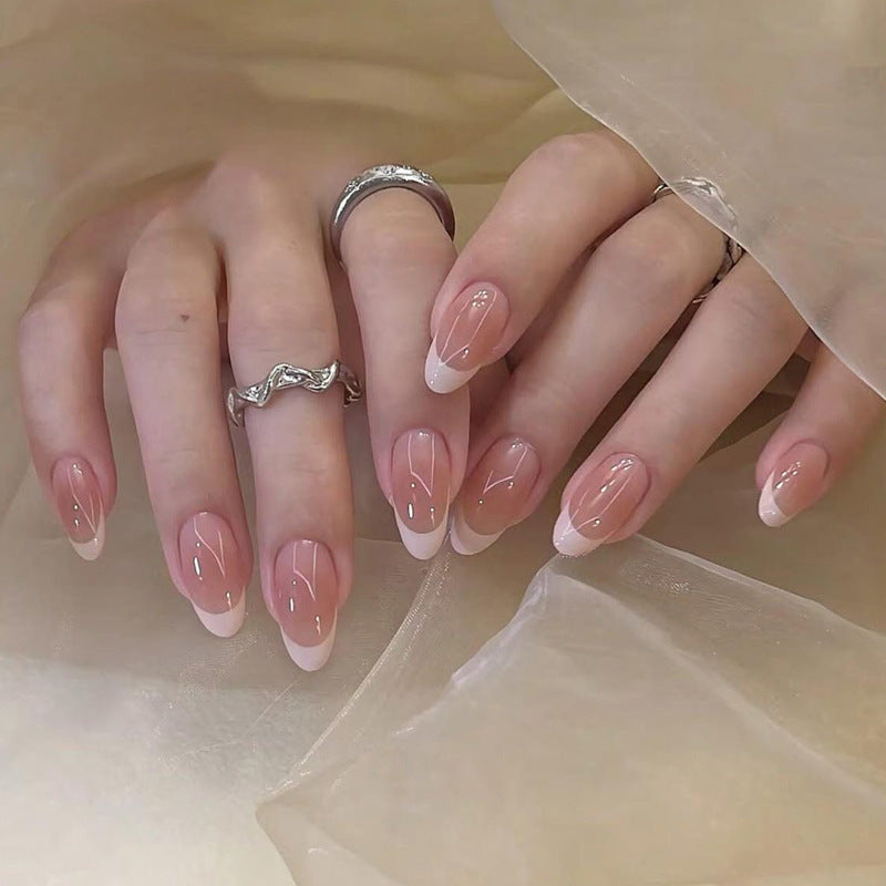 Elegante French Tip Aufklebenägel Karnz 1789388962