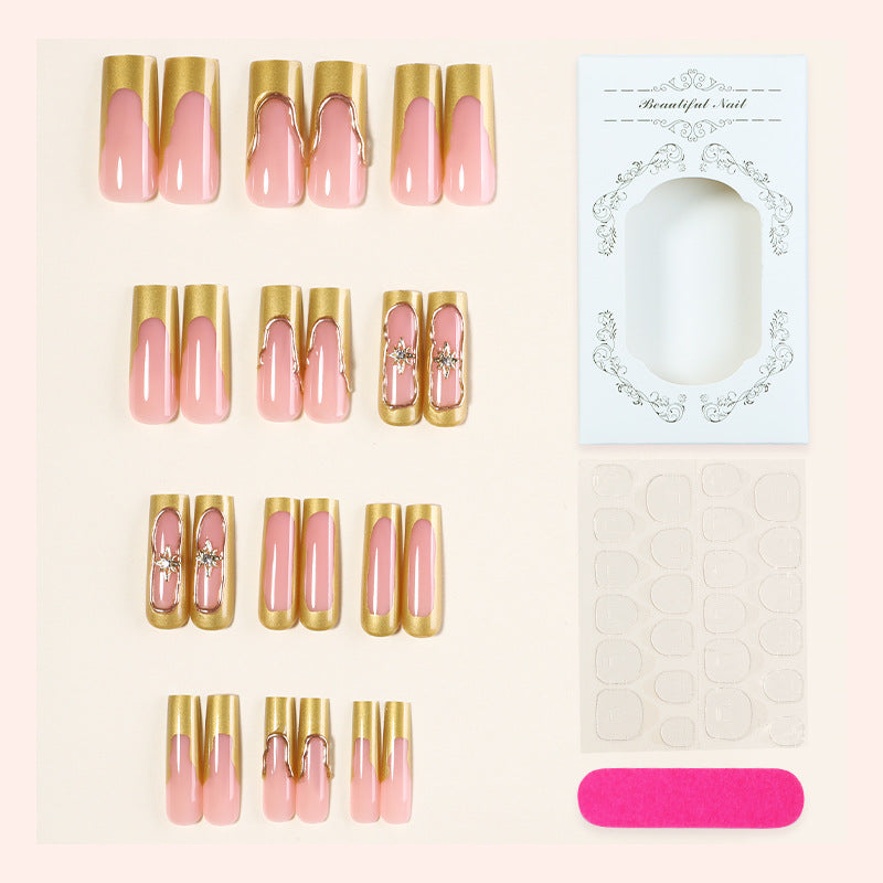 Elegantes Press-On-Nagelkunst-Set mit goldenen Akzentdesign Karnz