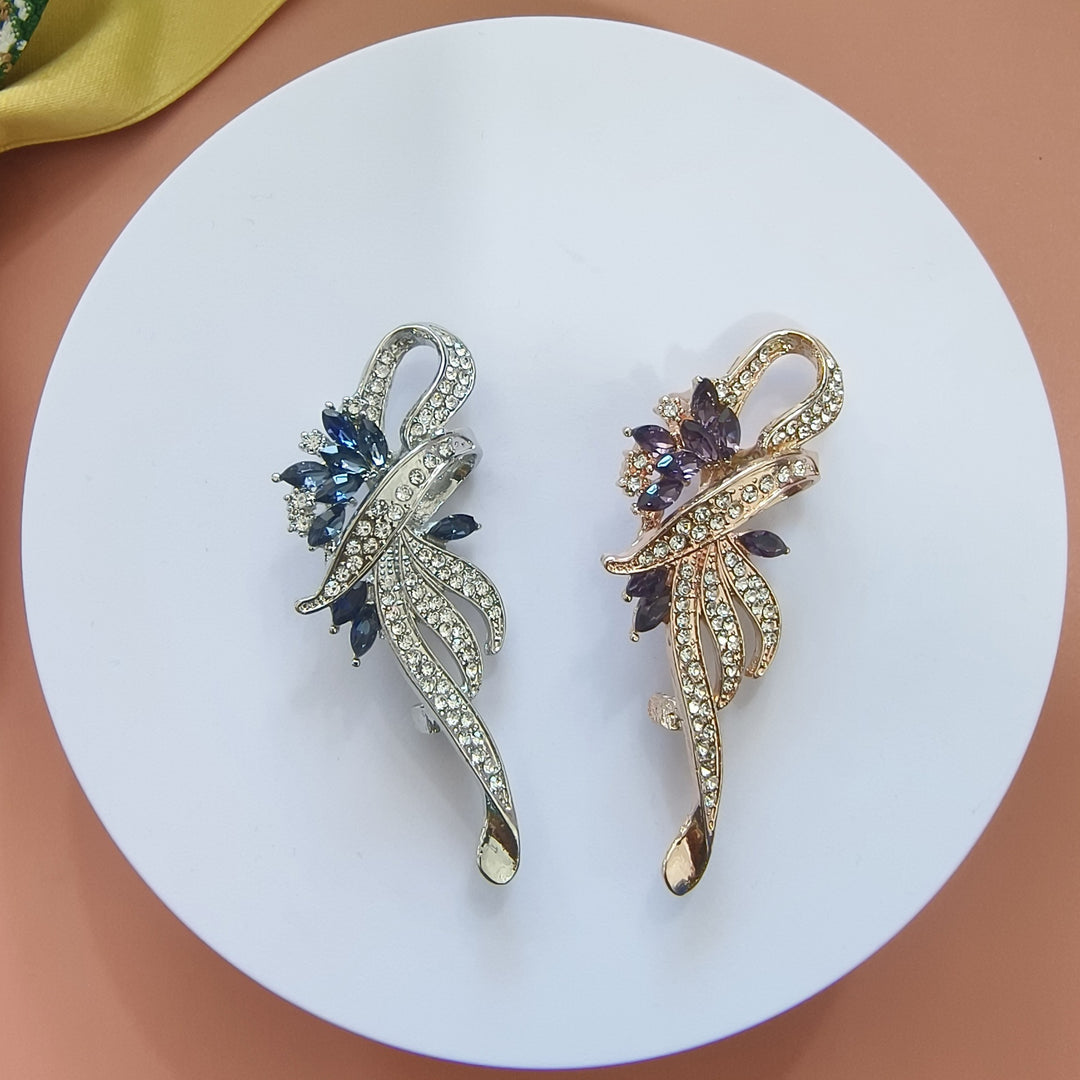 Exquisite Brosche mit Funkelnden Zirkonia und Blauen Edelsteinen Karnz