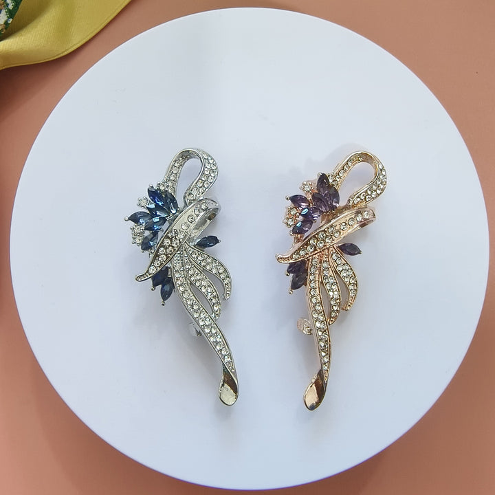 Exquisite Brosche mit Funkelnden Zirkonia und Blauen Edelsteinen Karnz