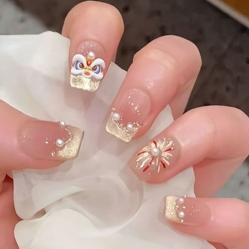 Kunstnägel mit Eleganten Perlen- und Blütenakzenten Karnz