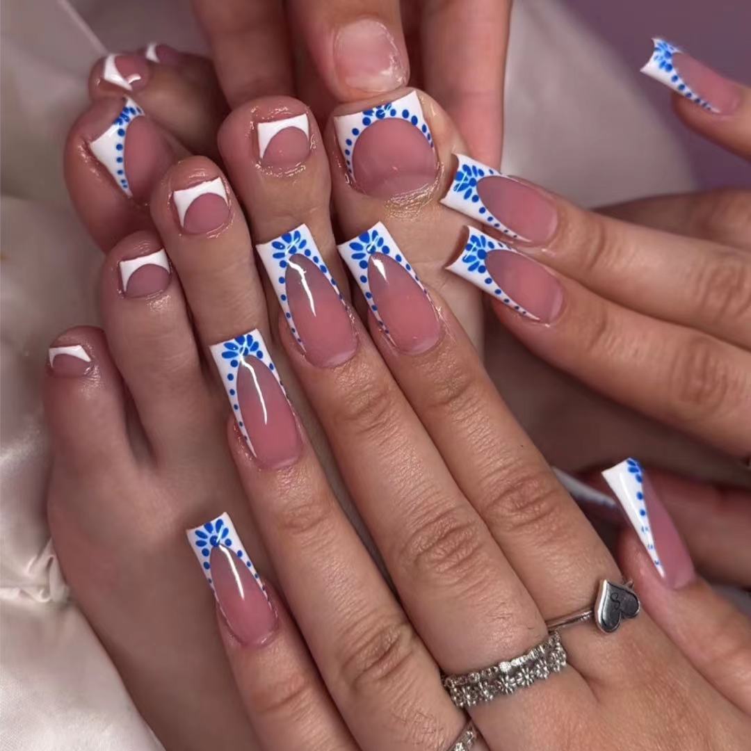 Elegante Nagelkunstverlängerungen Karnz