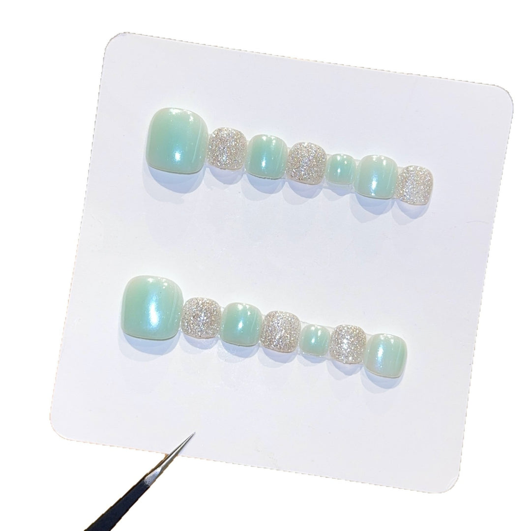 Kunstnagelset mit Glitzer- und Pastellakzent Karnz