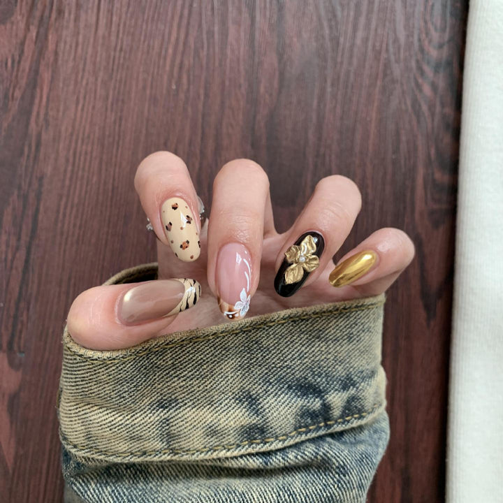 Kunstnägel mit Blumendesign Karnz