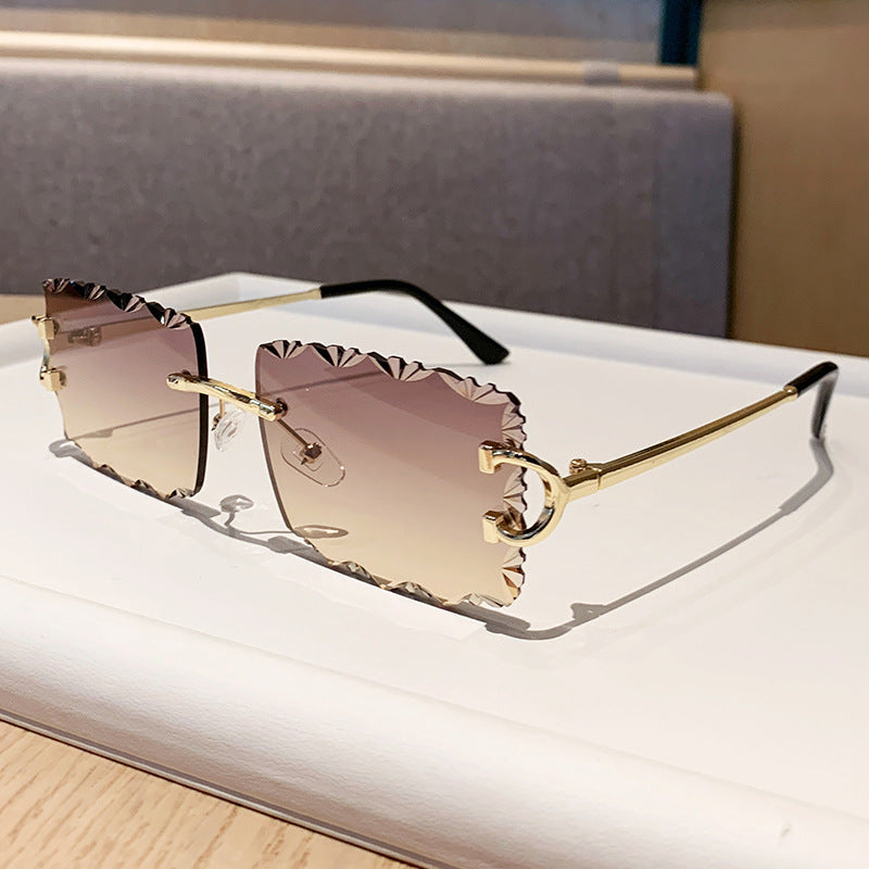 Damen modische Sonnenbrille mit verspieltem Rahmen Karnz