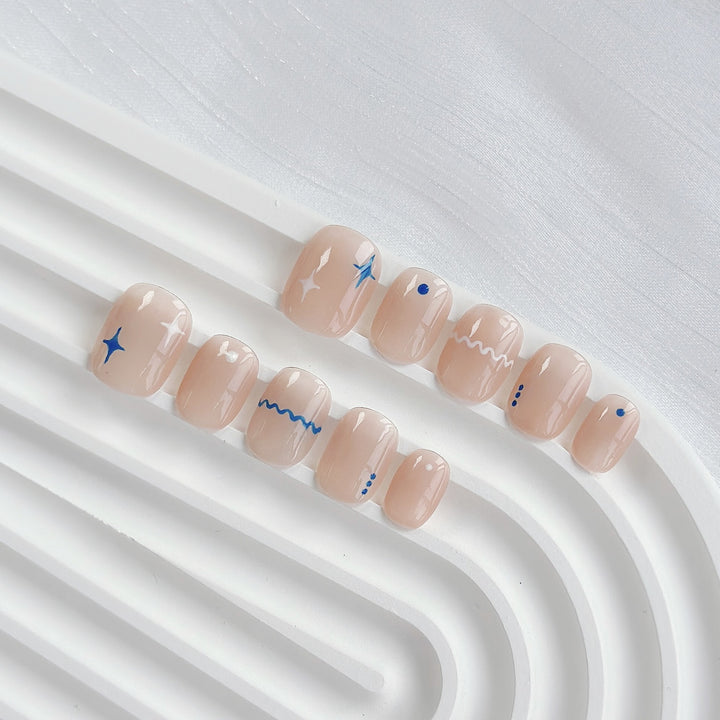 Künstlerisches Press-On Nagelset mit geometrischen Designs