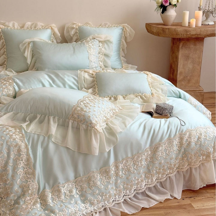 Verziertes Rüschendecor-Duvetbezug-Set mit besticktem floralen Applikationen und transparenter Rüschendecke