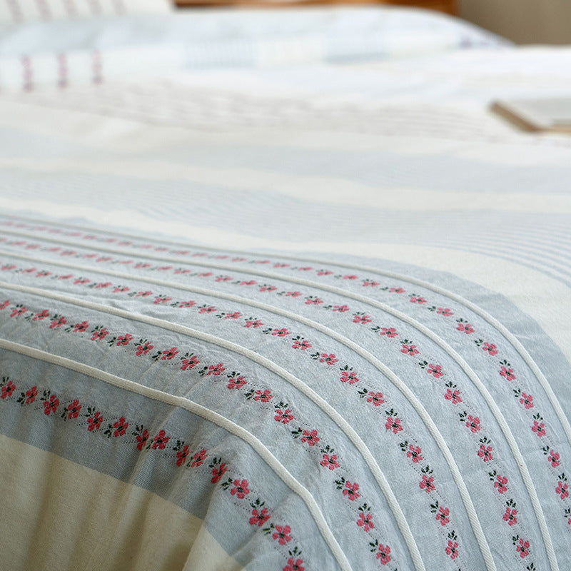 Baumwoll-Bettwäsche-Set mit bestickten Streifen und feiner Percale-Qualität