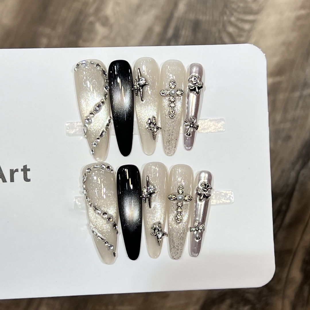 Dekoratives Stiletto Press-On-Nagelset mit Sternakzenten Karnz