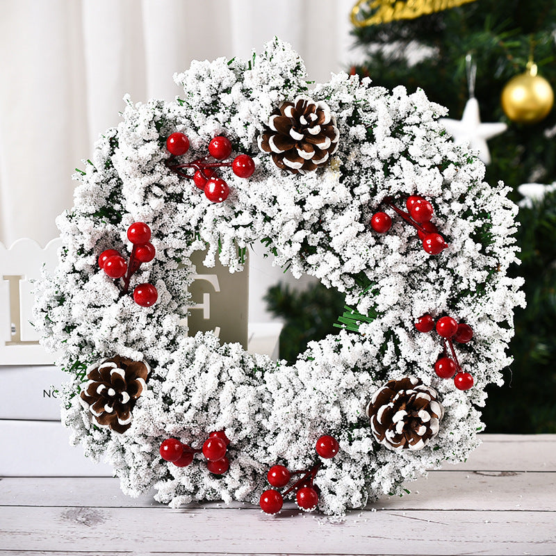 Festlicher Weihnachtskranz mit Tannenzapfen und Beeren Karnz