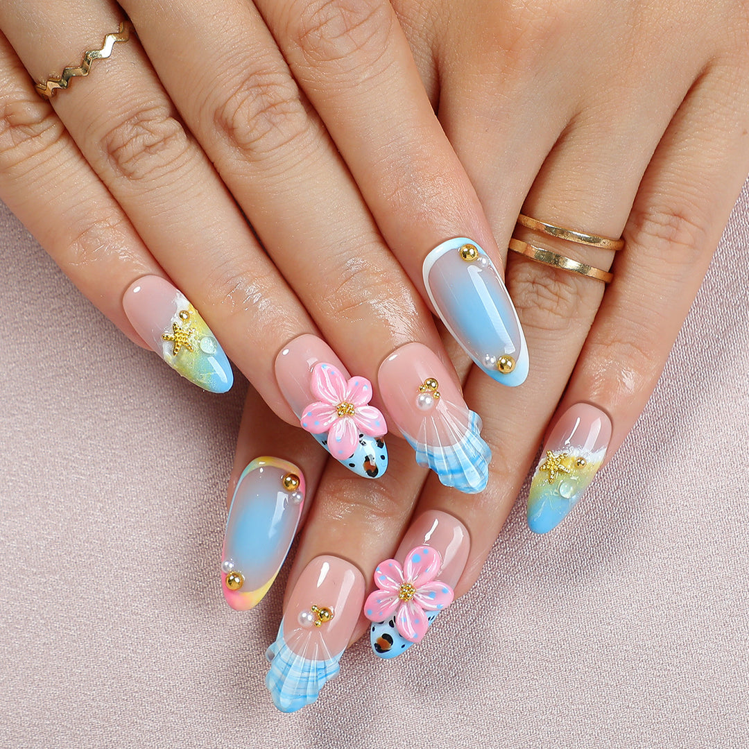 Kreatives Kunstnagelset mit maritimem Design Karnz