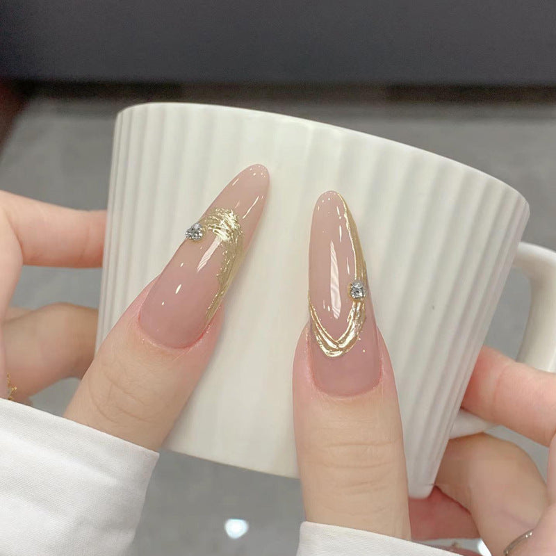 Kunstnagelset mit elegantem Gold-Design und funkelnden Applikationen Karnz