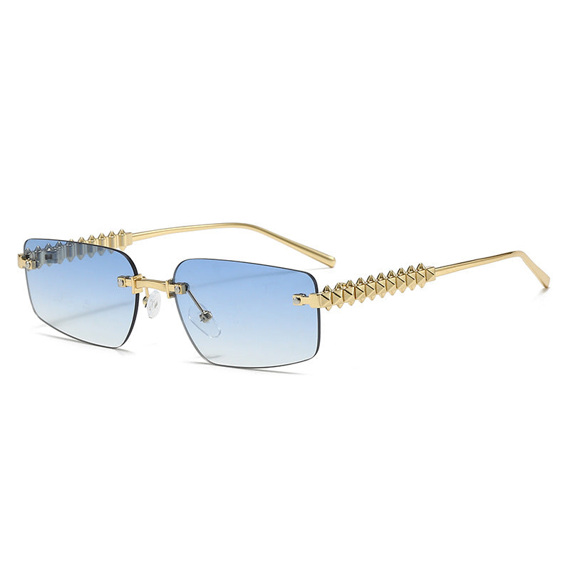 Damen modische rechteckige Brille mit extravaganten Akzenten Karnz