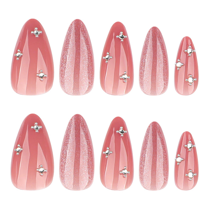 Kunstvolle Nagelverlängerungen mit Glitzer-Design Karnz