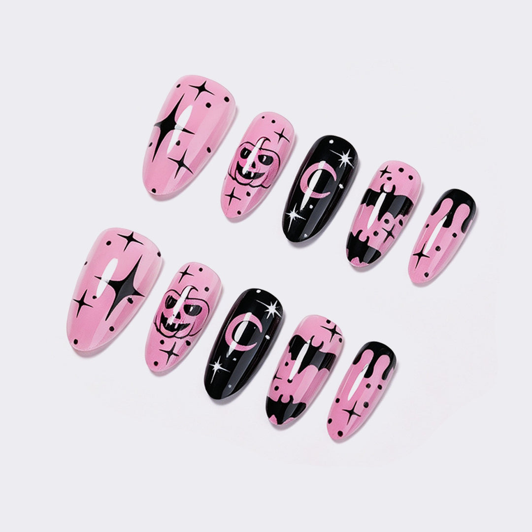 Kreatives Nagelset mit Halloween-Motiv Karnz