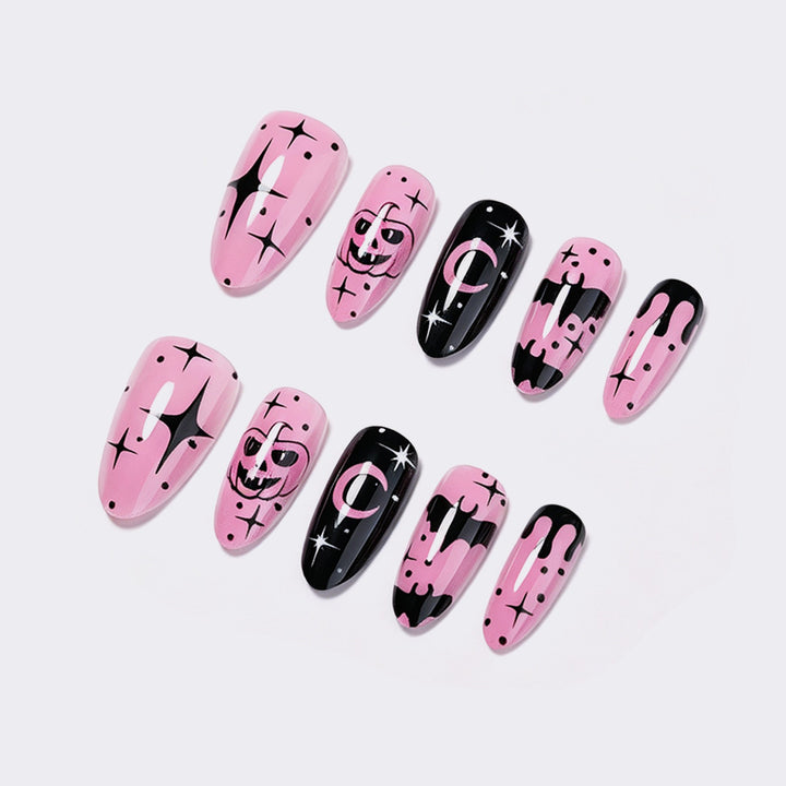 Kreatives Nagelset mit Halloween-Motiv Karnz