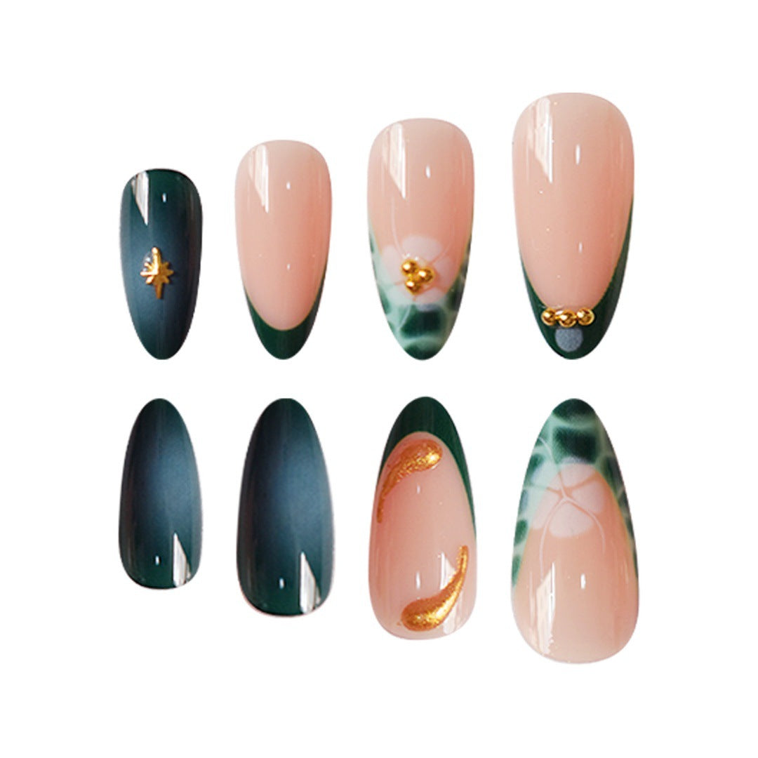 Stylisches künstlerisches Gel-Nageldesign Karnz