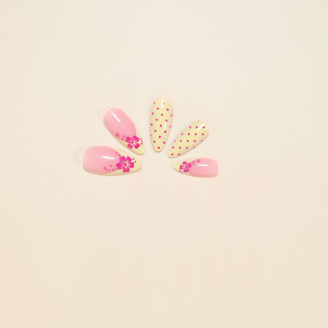 Elegante florale Stiletto-Nagelkunst-Tipps Karnz