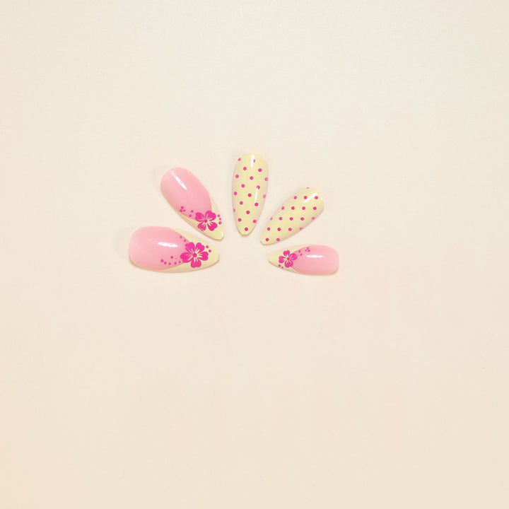 Elegante florale Stiletto-Nagelkunst-Tipps Karnz