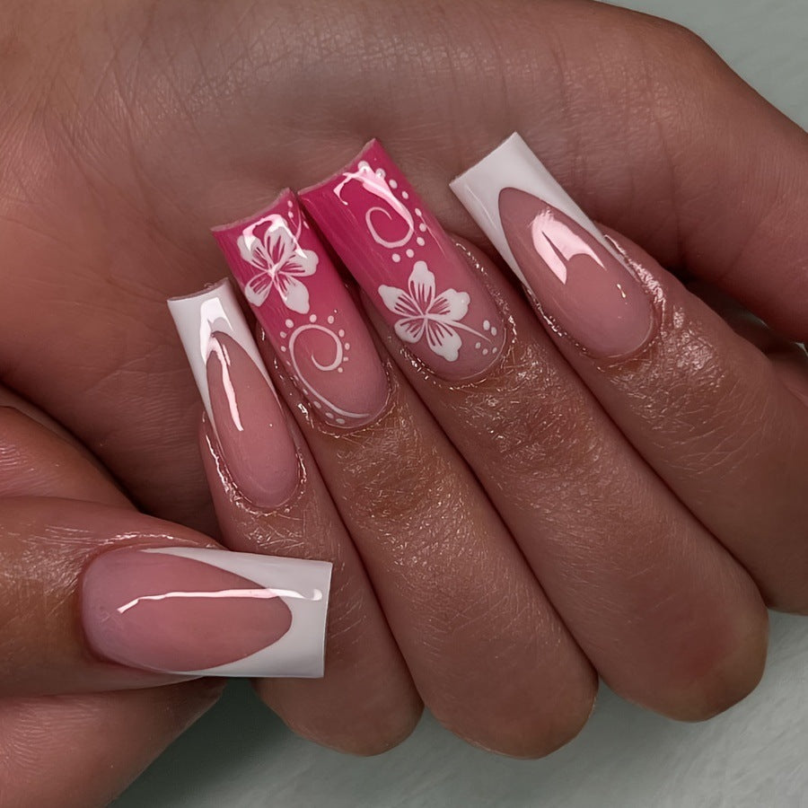 Kunstnägel mit Floralen Akzenten und Glanz Karnz